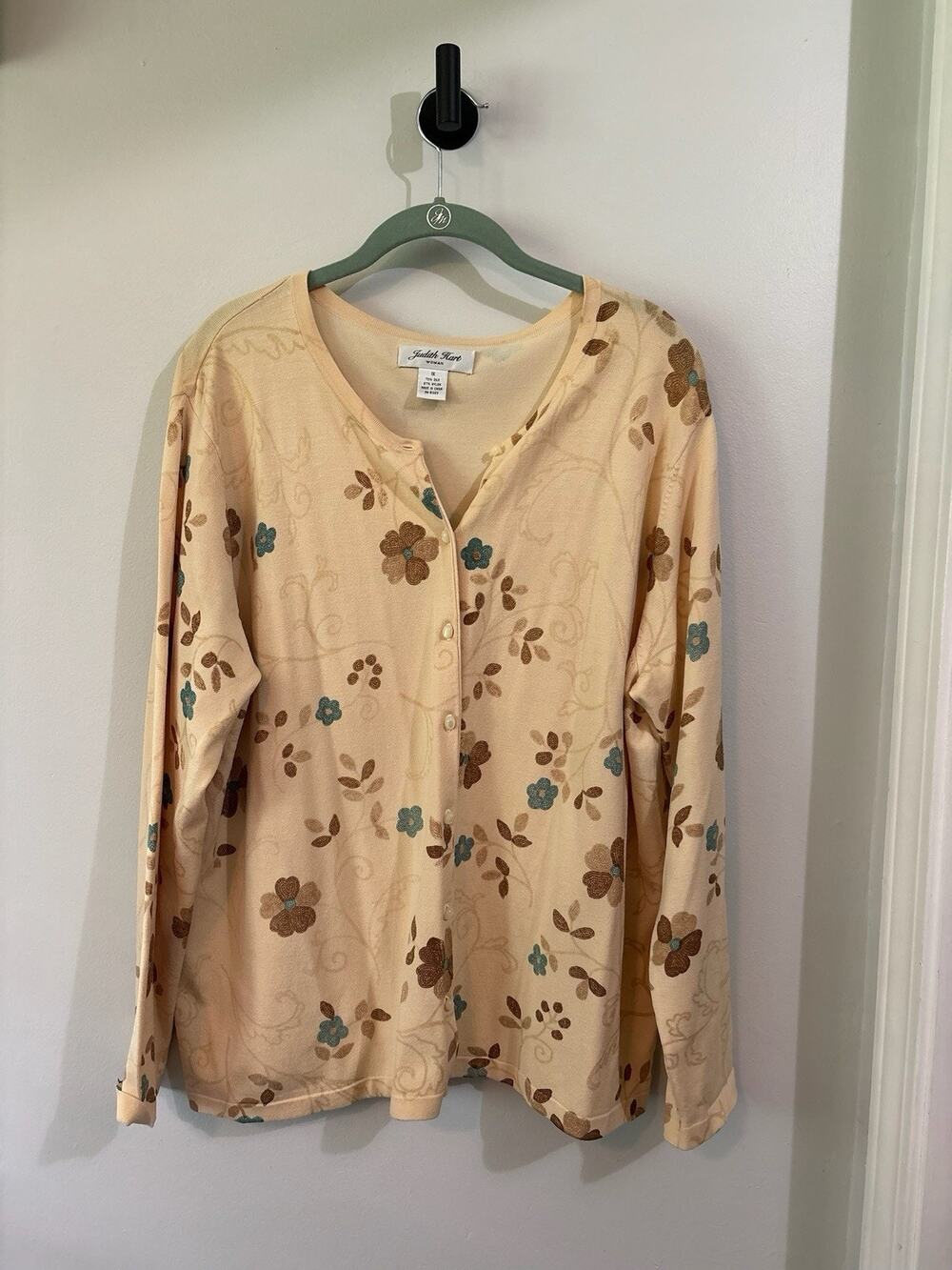 Judith Hart Plus Size 1X Beige Floral Button Up Cardigan Light Silk Blend